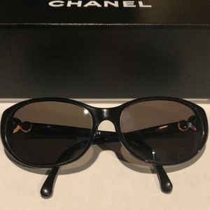 CHANEL black & red bouton (“button”) sunglasses